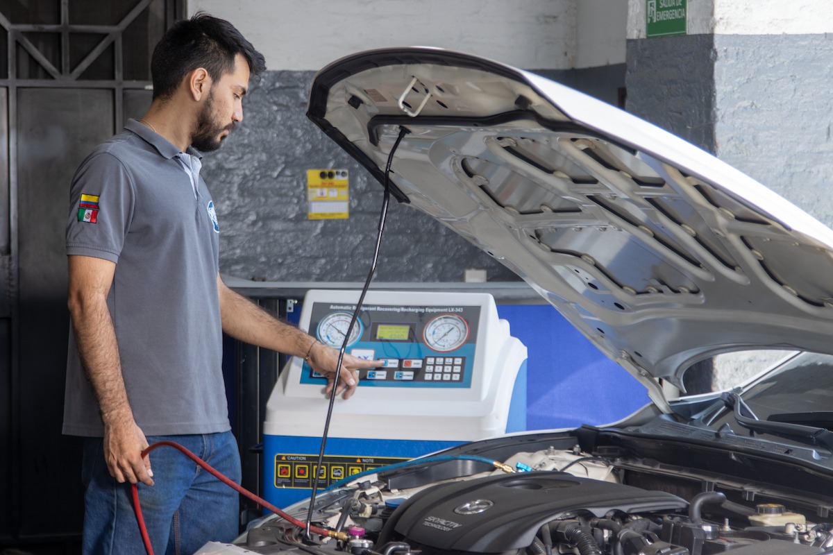 Refrigeración y aire acondicionado automotriz